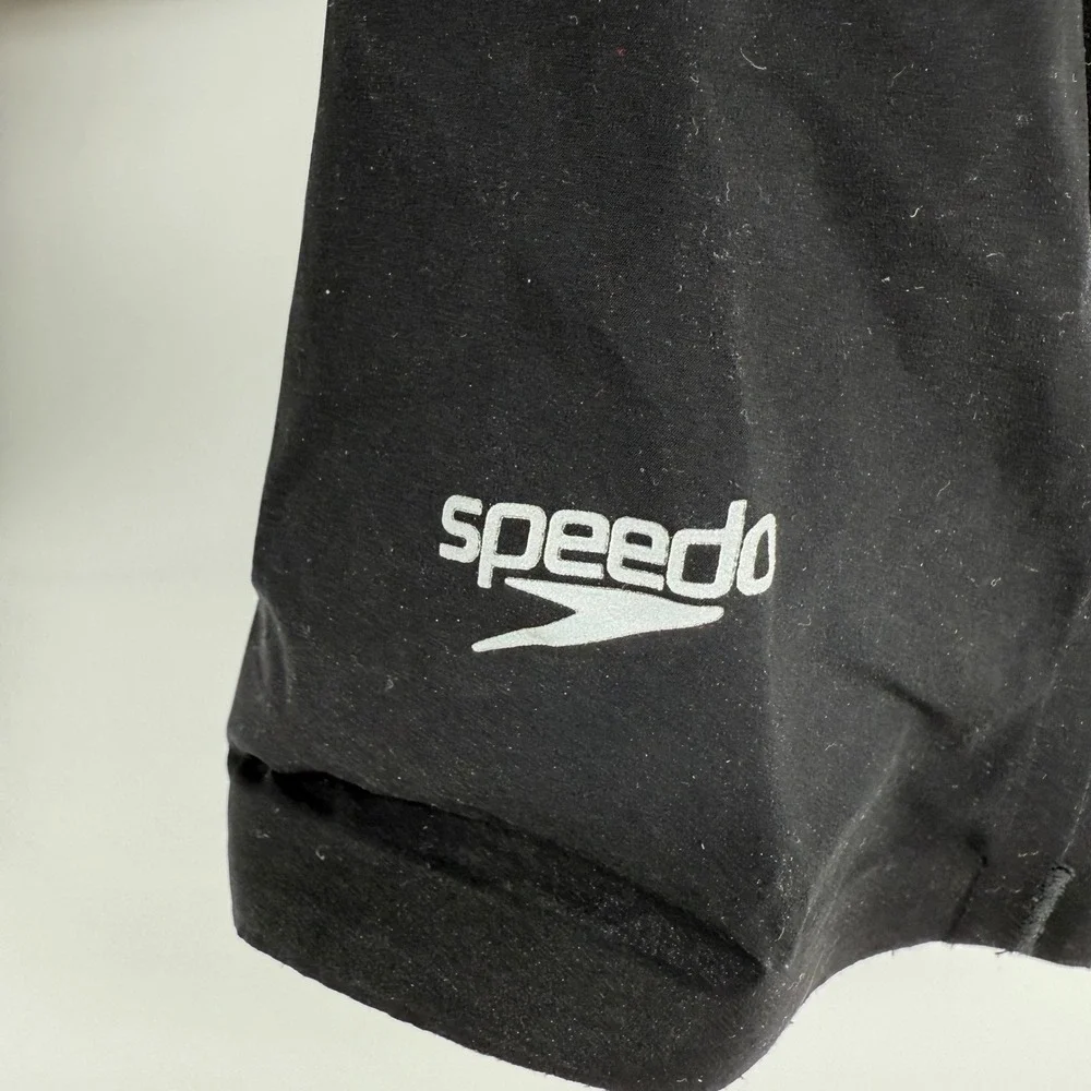 Speedo dominate pool